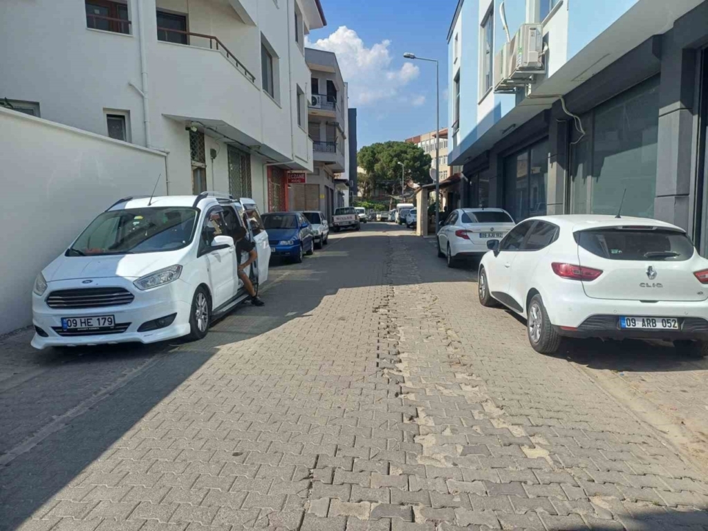 Köşklü vatandaşlardan ’kaldırım’ tepkisi 4 kosklu vatandaslardan kaldirim tepkisi 56c460a47721