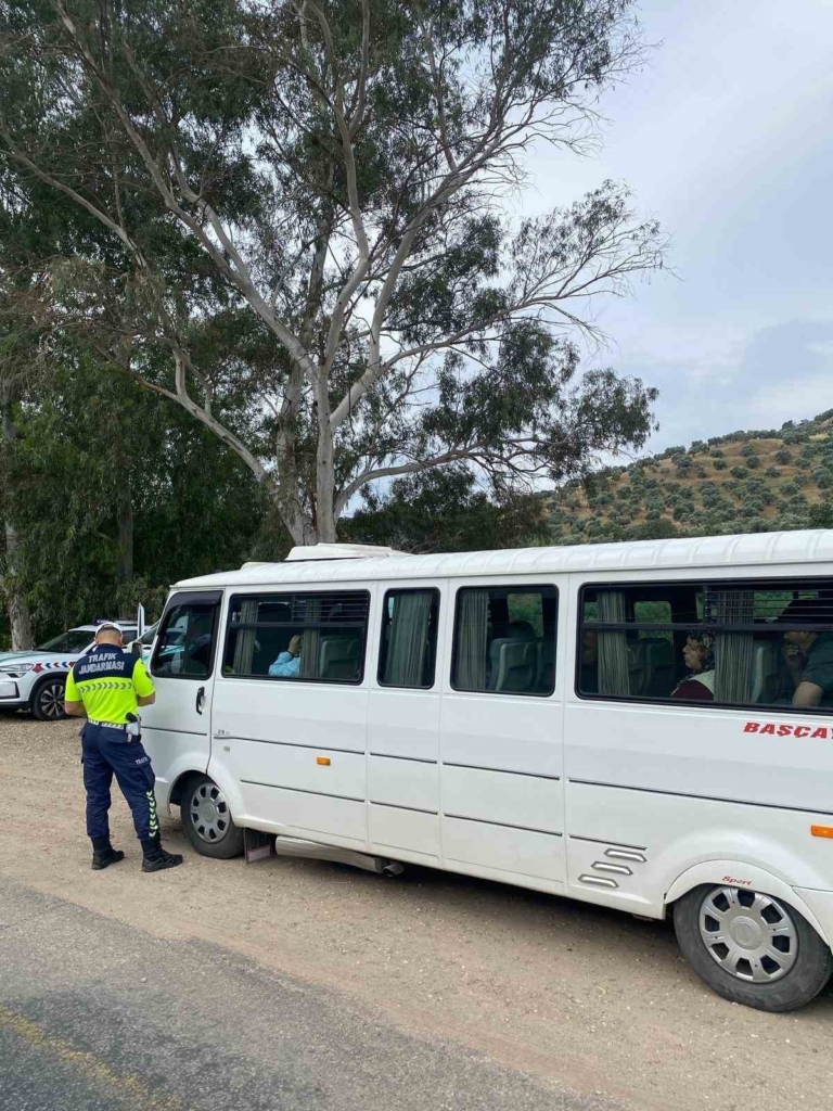 koskte sok trafik uygulamasi 12 surucu cezadan kacamadi 8b28561a2e46