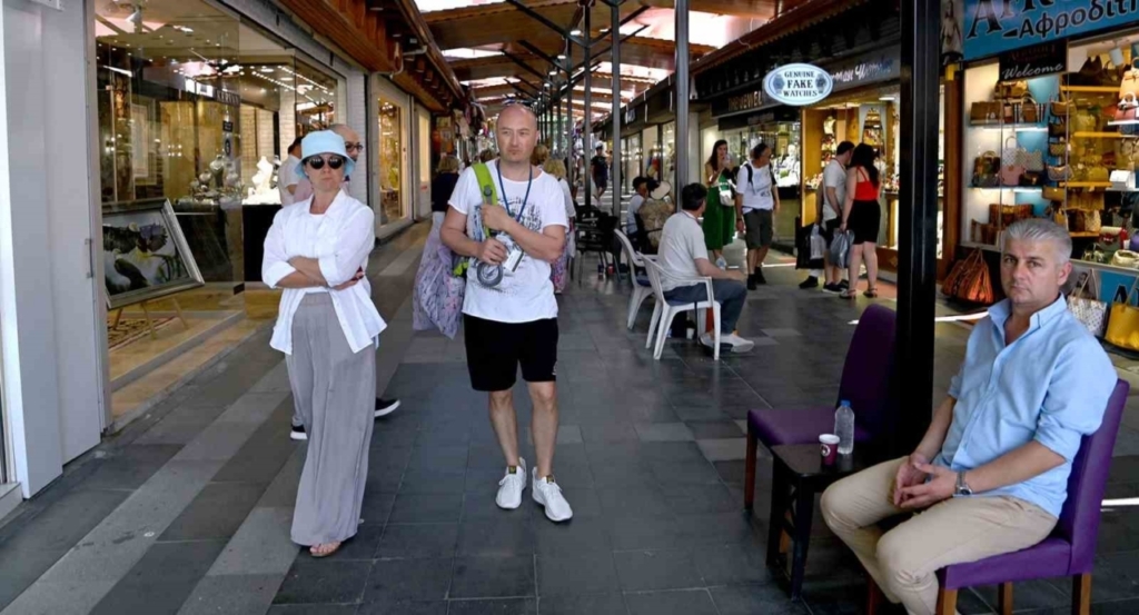 kusadasina uc gemiyle toplam 9 bin 600 turist geldi 7391a1426497