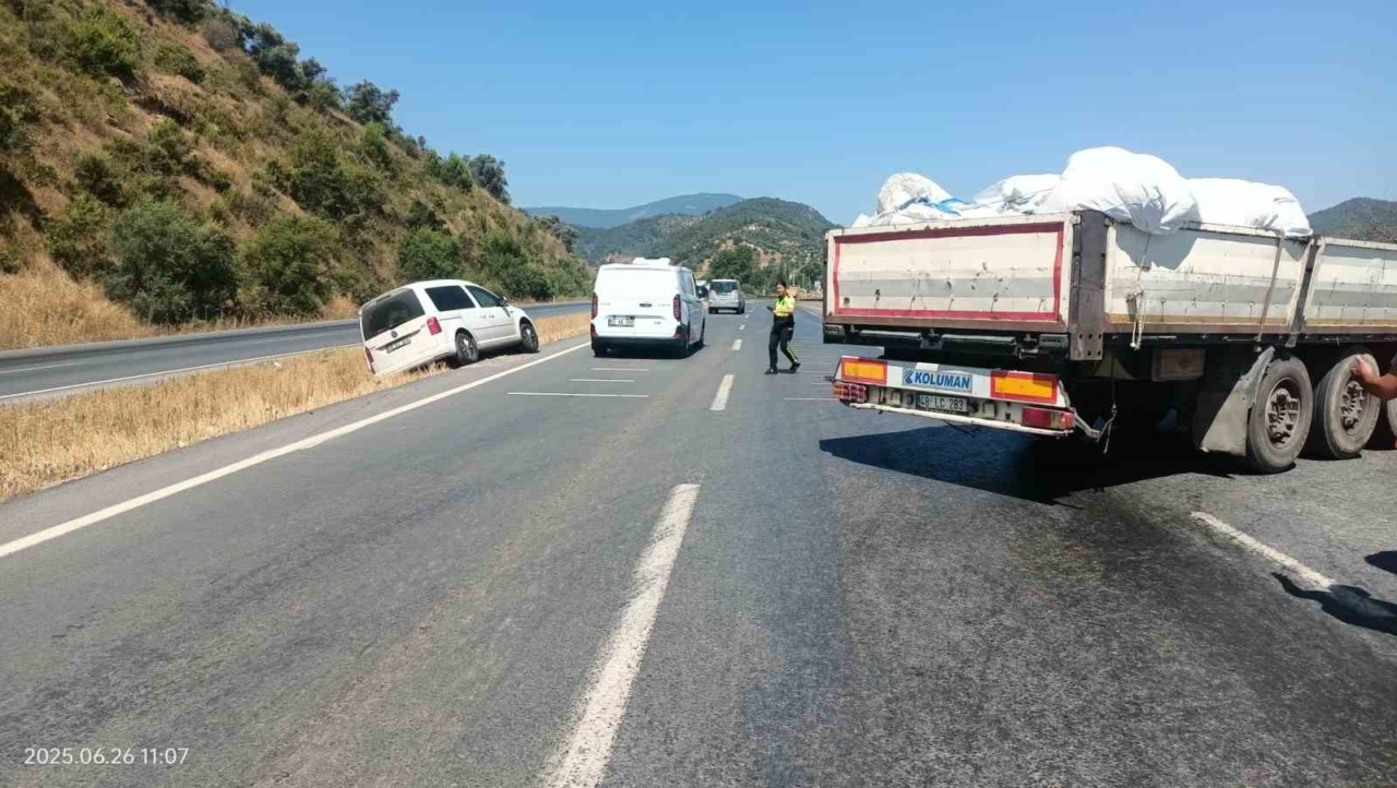 Milas-Söke Karayolu’nda trafik kazası 5 Milas-Söke Karayolu’nda trafik kazası