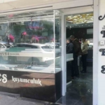 Milyonluk vurgun yaptığı iddia edilen kuyumcu davası 5’inci kez ertelendi 6 Milyonluk vurgun yaptığı iddia edilen kuyumcu davası 5’inci kez ertelendi