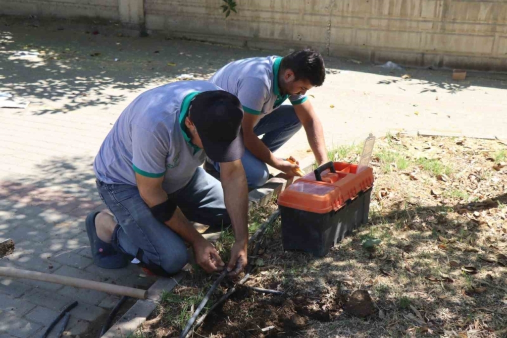 nazilli belediyesi su israfina karsi parklardaki damlama sistemlerini yeniliyor adf400e54f85
