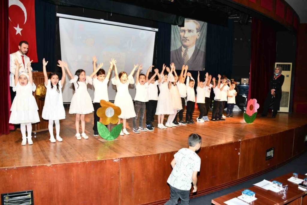 nazillide miniklerden yil sonu programi 407eb973f72d