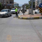Refüje çarpıp savrulan motosiklet sürücüsü yaralandı 4 Refüje çarpıp savrulan motosiklet sürücüsü yaralandı