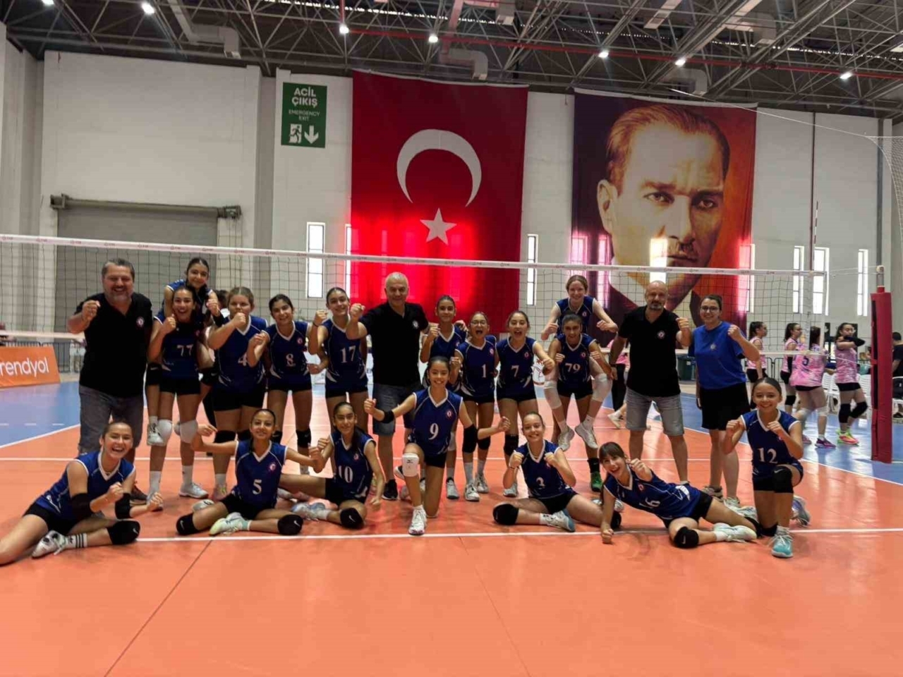 Söke Belediye Saldos Voleybol Midi Takım son 16’ya kaldı 8 Söke Belediye Saldos Voleybol Midi Takım son 16’ya kaldı