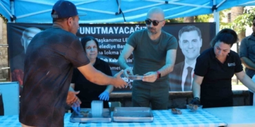 Söke’de Levent Tuncel ve Ferdi Zeyrek hayrına lokma döküldü 46 Söke’de Levent Tuncel ve Ferdi Zeyrek hayrına lokma döküldü