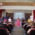 Yıl sonu toplantısında okuldan ayrılan öğretmenlere veda edildi 5 Yıl sonu toplantısında okuldan ayrılan öğretmenlere veda edildi