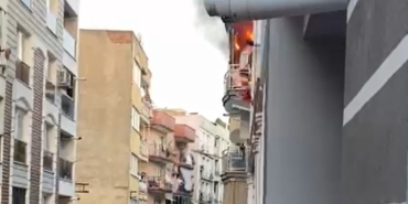 Alevlerin yükseldiği ev kullanılamaz hale geldi