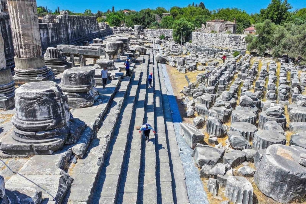 apollon tapinaginda gece ziyaretleri icin hazirliklar suruyor 654b32937873