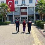 Aranan şahıslar jandarmadan kaçamadı 1 Aranan şahıslar jandarmadan kaçamadı