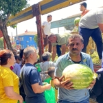 Aydın’da karpuz hayrına vatandaşlar yoğun ilgi gösterdi 5 Aydın’da karpuz hayrına vatandaşlar yoğun ilgi gösterdi