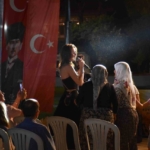 Başkan Çerçioğlu, Germenciklileri yaz konseri ile buluşturdu 5 Başkan Çerçioğlu, Germenciklileri yaz konseri ile buluşturdu
