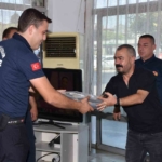 Başkan Zencirci’den ateş savaşçılarına börek ikramı 6 Başkan Zencirci’den ateş savaşçılarına börek ikramı