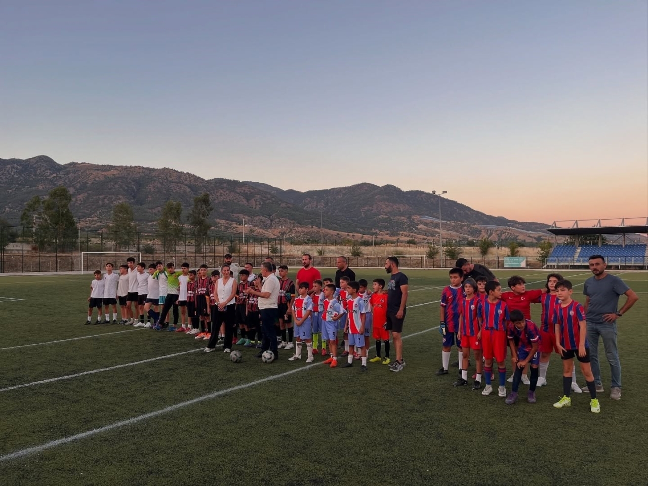 Buharkent’te ’Kentin Çocukları’ futbol turnuvasında ilk düdük çaldı