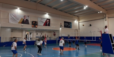 Buharkent’te ’Kentin Çocukları’ voleybol turnuvasında ilk düdük çaldı 6 Buharkent’te ’Kentin Çocukları’ voleybol turnuvasında ilk düdük çaldı
