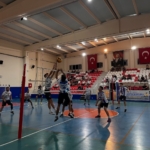 Buharkent’te ’Kentin Çocukları’ voleybol turnuvasında ilk düdük çaldı 6 Buharkent’te ’Kentin Çocukları’ voleybol turnuvasında ilk düdük çaldı