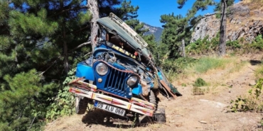 Cip şarampole uçtu, 3 kişi yaralandı