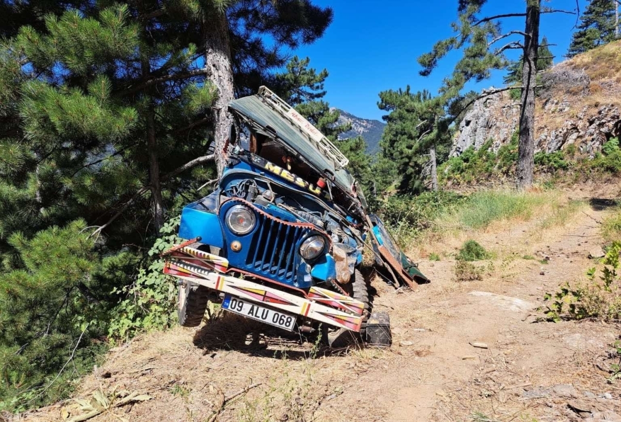Aydın’da cip şarampole uçtu, 3 kişi yaralandı