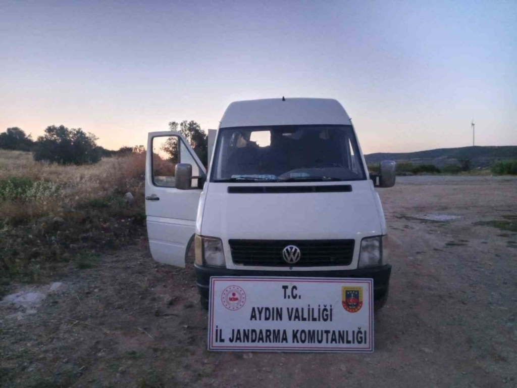 didimde arac icerisinde 31 duzensiz gocmen yakalandi 39af7caafdff