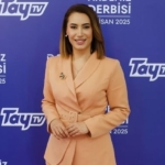 Evinde ölü bulunan yarış spikeri Aydın'da toprağa verildi 5 Evinde ölü bulunan yarış spikeri toprağa verildi