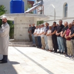 Evinde ölü bulunan yarış spikeri Aydın'da toprağa verildi 4 Evinde ölü bulunan yarış spikeri toprağa verildi