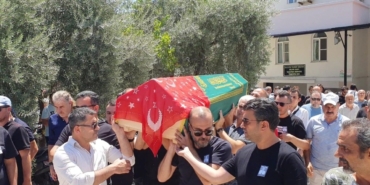 Evinde ölü bulunan yarış spikeri Aydın'da toprağa verildi 7 Evinde ölü bulunan yarış spikeri toprağa verildi