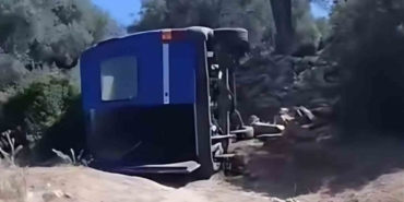 Freni tutmayan minibüs devrildi: 6 yaralı