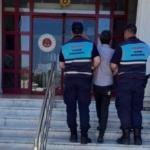 Hapis cezasıyla aranan şahıs jandarmadan kaçamadı 1 Hapis cezasıyla aranan şahıs jandarmadan kaçamadı