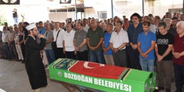 Hayatını kaybeden doktor Aydın son yolculuğuna uğurlandı 2 Hayatını kaybeden doktor Aydın son yolculuğuna uğurlandı