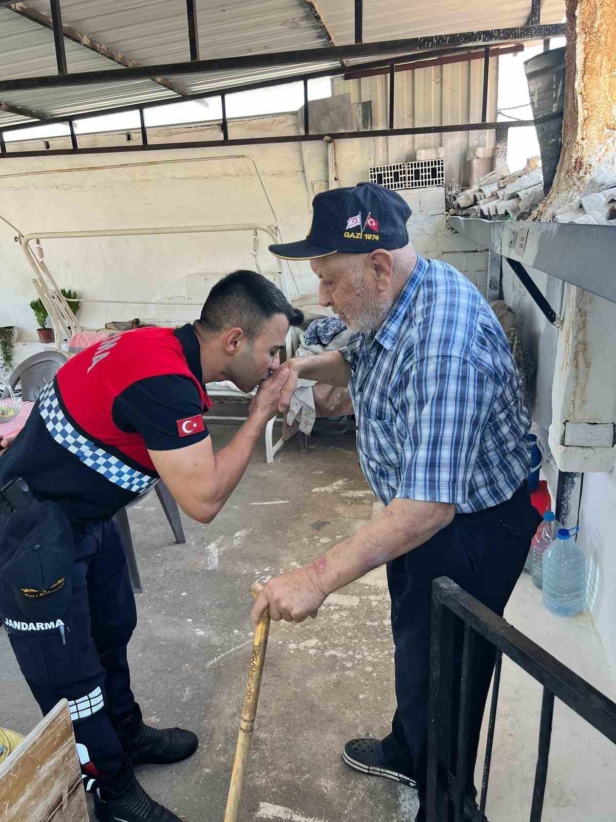Jandarma şehit ve gazilerin ailelerini yalnız bırakmıyor