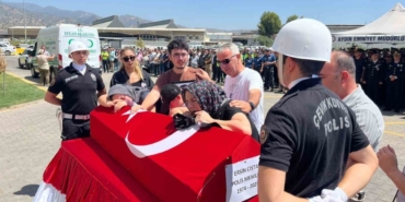 Kalp krizi geçirip hayatını kaybeden polis memuru için tören düzenlendi 5 Kalp krizi geçirip hayatını kaybeden polis memuru için tören düzenlendi