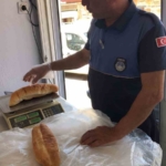 Karacasu’da fırınlara gramaj denetimi yapıldı 3 Karacasu’da fırınlara gramaj denetimi yapıldı
