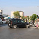 Kırmızı ışık ihlali kaza getirdi: 1 yaralı 5 Kırmızı ışık ihlali kaza getirdi: 1 yaralı