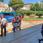 Köşk’teki gazinoda öldürülen Özbek kadının katil zanlıları adliyeye sevk edildi 3 Köşk’teki gazinoda öldürülen Özbek kadının katil zanlıları adliyeye sevk edildi