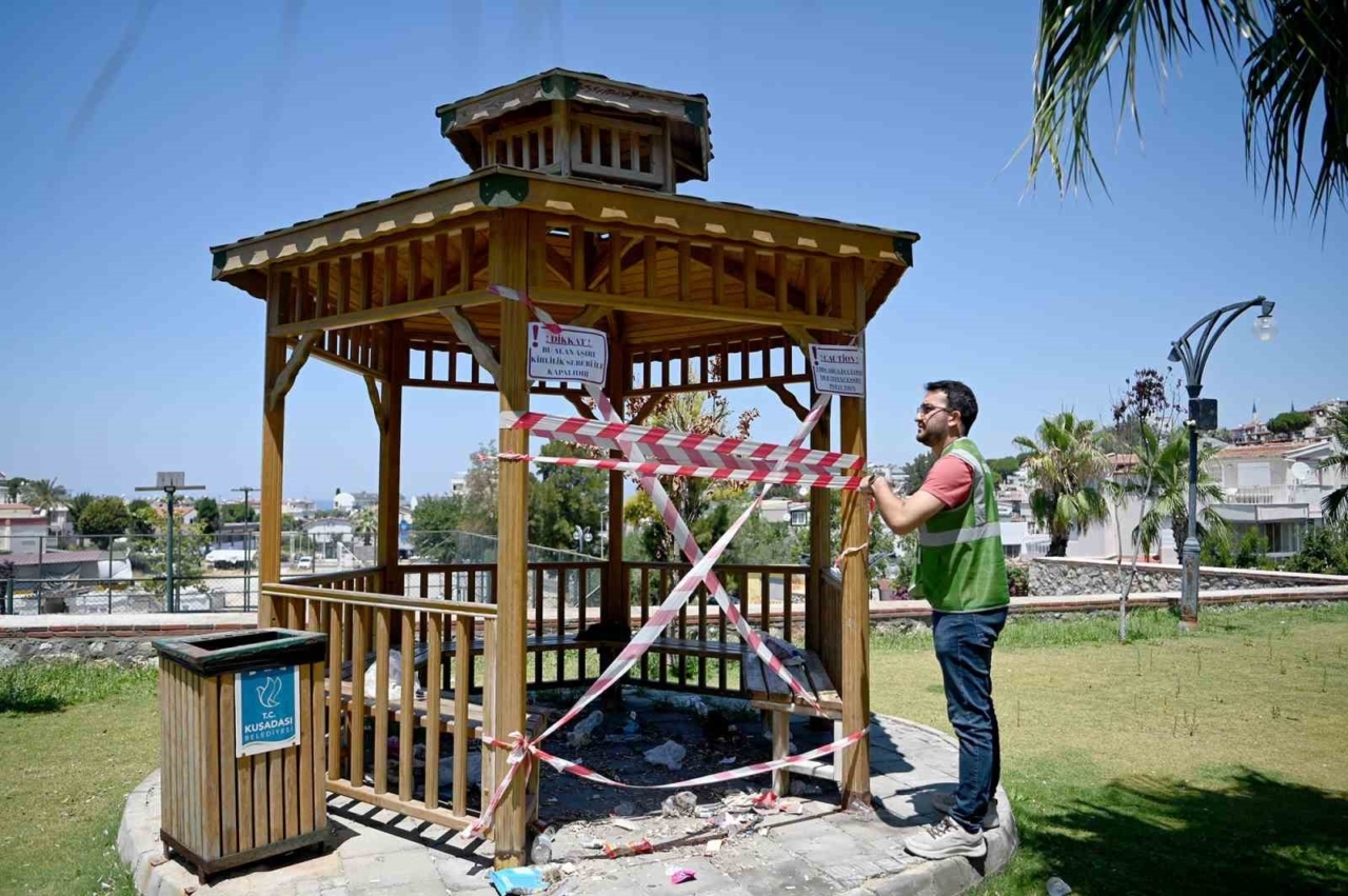 kusadasi belediyesinin temizlik calisanlarindan cevreye duyarlilik cagrisi 726066d1f2b0