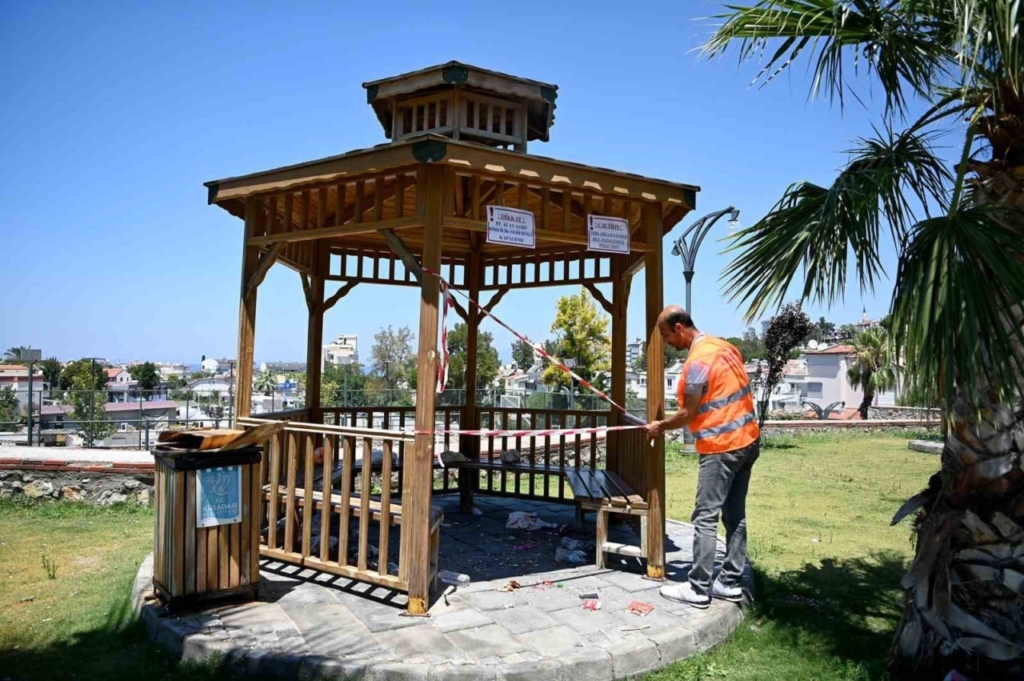 kusadasi belediyesinin temizlik calisanlarindan cevreye duyarlilik cagrisi c682af0b343f