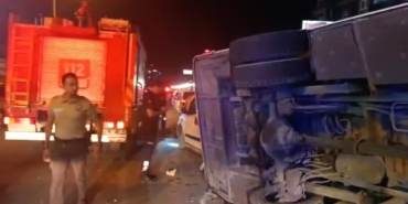 Kuşadası’nda tur midibüsü devrildi