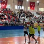 Minikler basketbol turnuvasında ter döktü 8 Minikler basketbol turnuvasında ter döktü