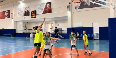Minikler basketbol turnuvasında ter döktü