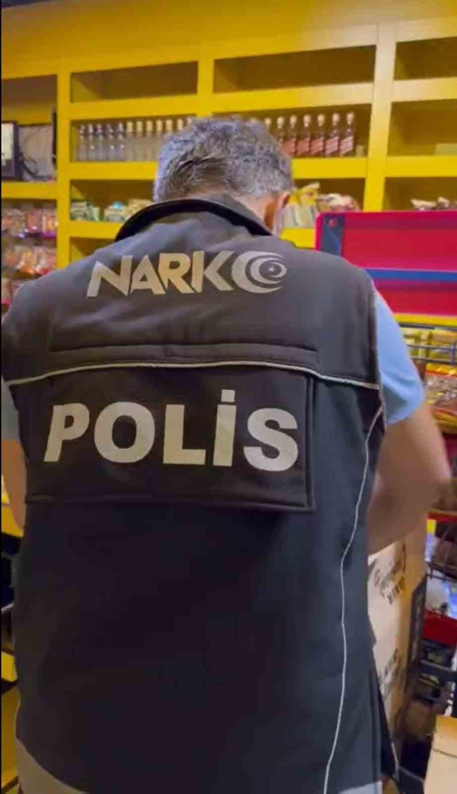 Narkotik ekipleri 7 bin sentetik ecza hapı ele geçirdi