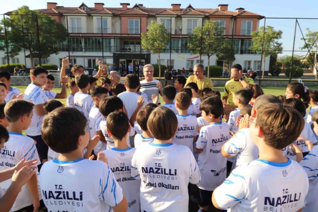 Nazilli Belediyesi Yaz Futbol Okulu faaliyete başladı 3 nazilli belediyesi yaz futbol okulu faaliyete basladi 64c9a75758e2