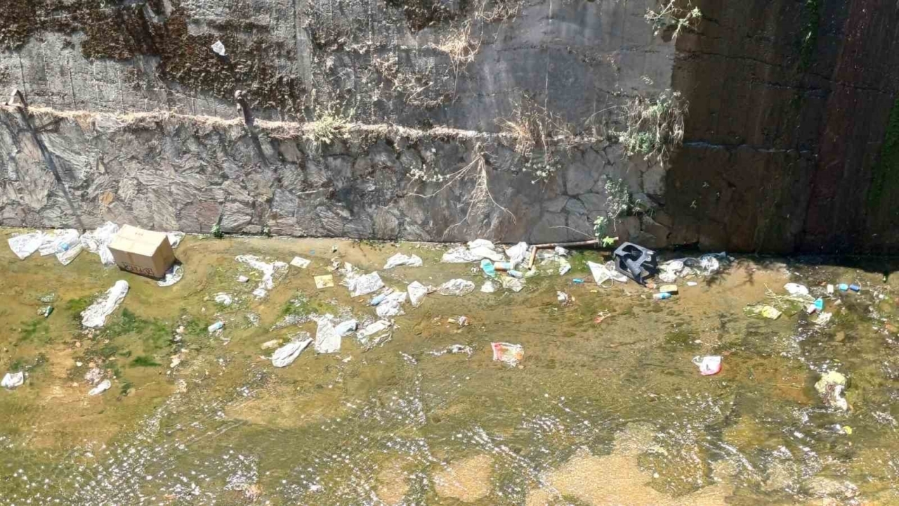Aydın’da Tabakhane Deresi, duyarsız vatandaşların hedefi oldu
