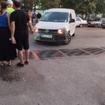 Ters yönden dönüş yapan araç motosikletle çarpıştı: 2 yaralı 2 Ters yönden dönüş yapan araç motosikletle çarpıştı: 2 yaralı