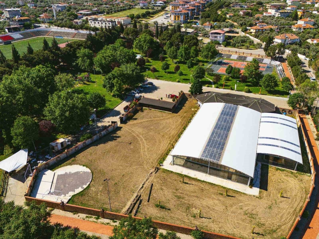 Yenilenen Pamukören Spor Tesisleri gençlerin hizmetine açıldı
