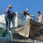Yenipazar’a hibe edilen 60 yeni çöp konteynırı teslim alındı 5 Yenipazar’a hibe edilen 60 yeni çöp konteynırı teslim alındı