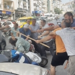 Yol ortasında öldüresiye darbettiler: O anlar kamerada 1 Yol ortasında öldüresiye darbettiler: O anlar kamerada