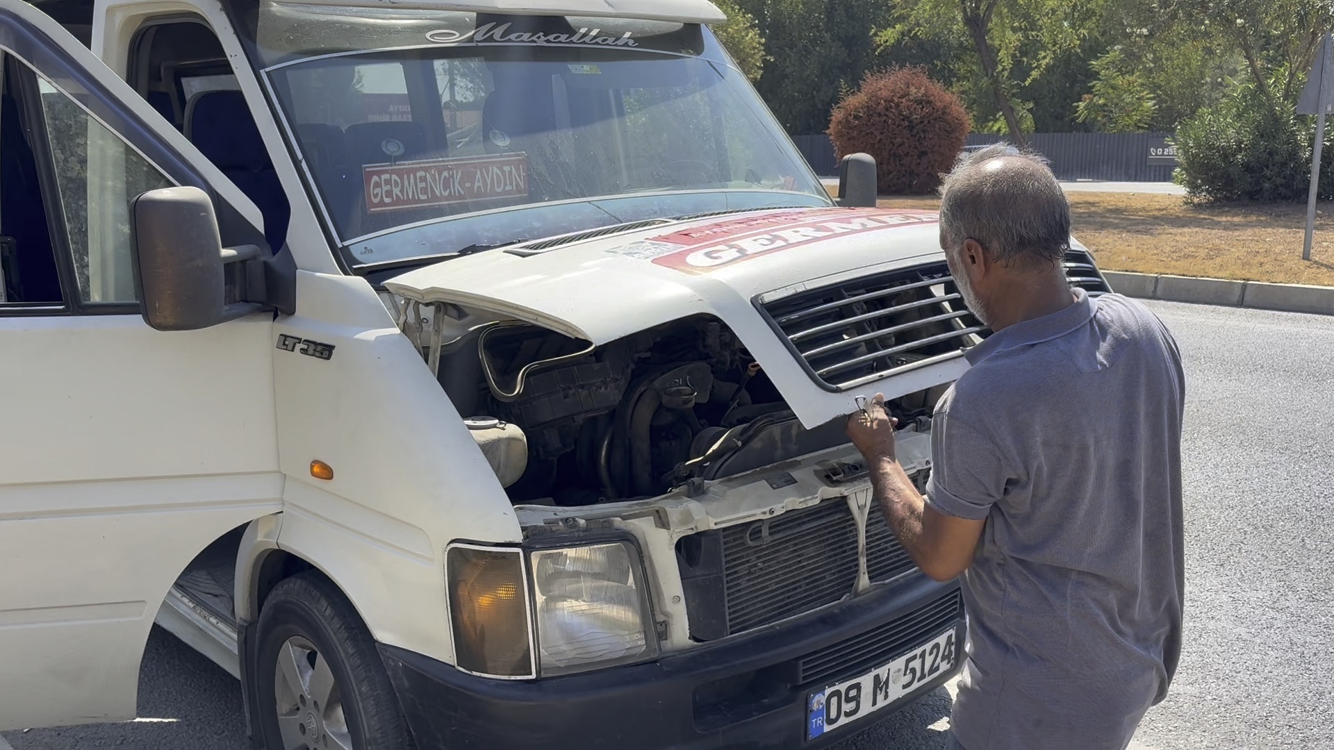 Efeler’de kopan tel, yolcu minibüsüne dolandı