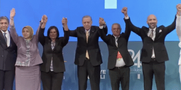 Aydın’da 4 başkan AK Parti’ye katıldı: Rozetleri Erdoğan taktı 3 Ekran Resmi 2025-08-14 15.56.32