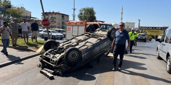 Efeler’de otomobil takla attı