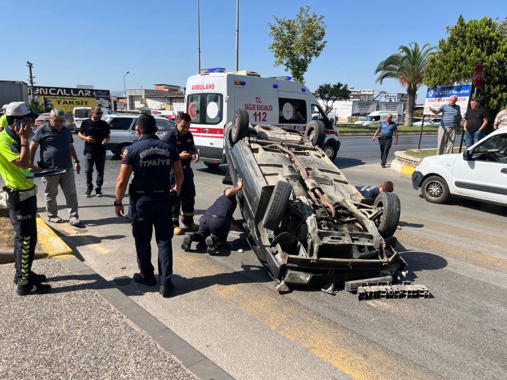 Efeler'de otomobil takla attı 1 IMG 9674